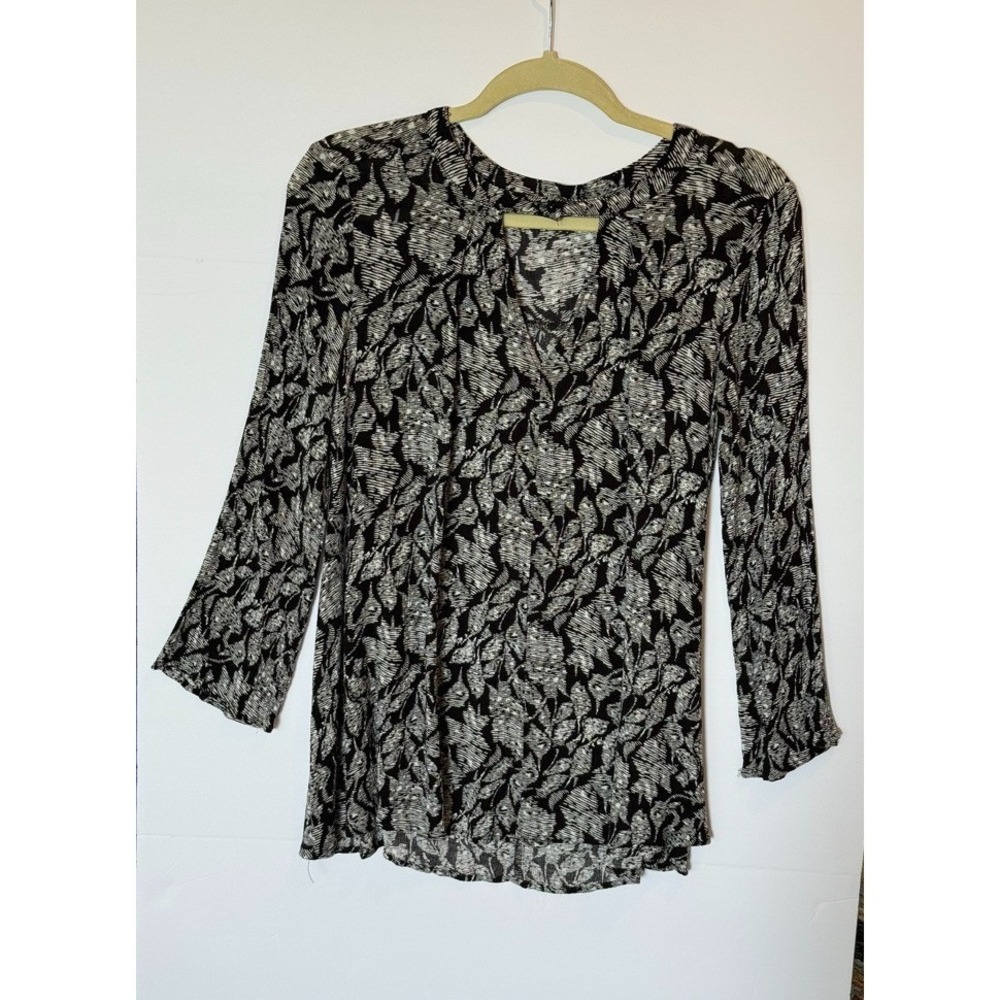 En Creme Womens Top Long Sleeve Black With White Key Hole Neck Line Size Small